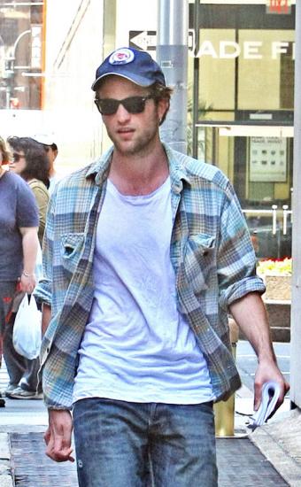 50450867robert-pattinson-679-3-jpg.jpg