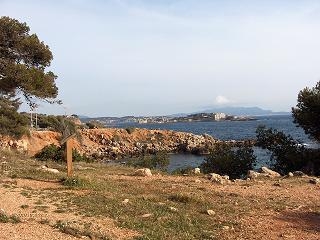 Chemin douanier Ile de Bendore.JPG