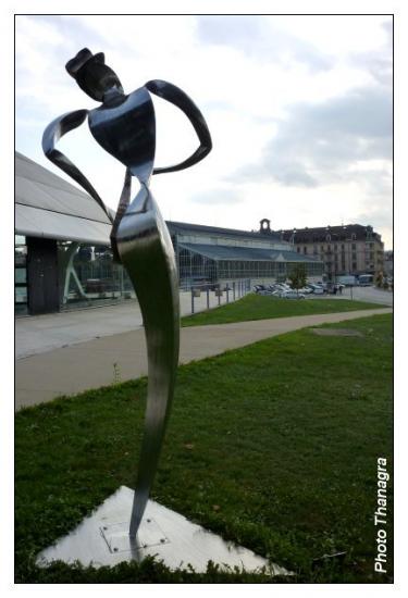 Le saxophoniste devant l'Atria