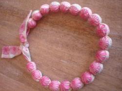 Collier Kinnera rose et bleu recto