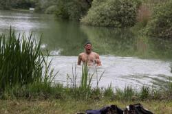 Mise &agrave; l'eau des Vainqueurs (eau &agrave; 13&deg;C..)