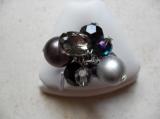 Bague grappe, perles et strass noir