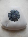 Bague fleur �mail bleu-strass