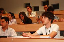 Les participants pendant la table ronde