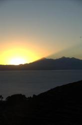 Amanecer sobre la sierra boliviana - isla del sol
